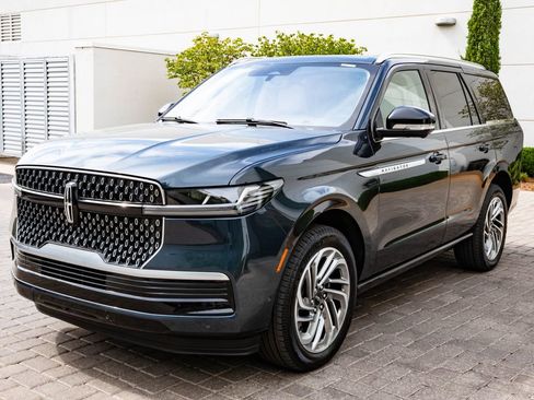 Used 2025 Lincoln Navigator Reserve AWD/4WD image 1