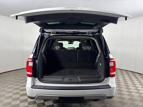 Used 2019 Ford Expedition XLT w/ Equipment Group 202A AWD/4WD image 25