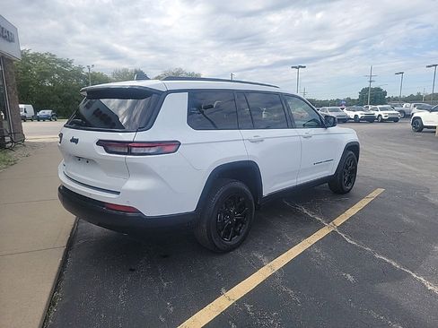 Used 2024 Jeep Grand Cherokee L Laredo image 5