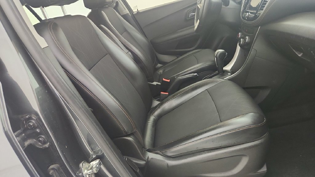 Used 2018 Chevrolet Trax LT w/ LT Convenience Package FWD image 27
