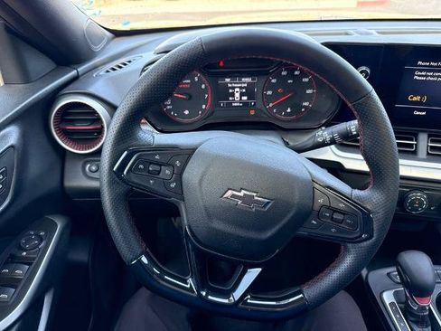 Used 2024 Chevrolet Trax RS w/ Sunroof Package FWD image 7