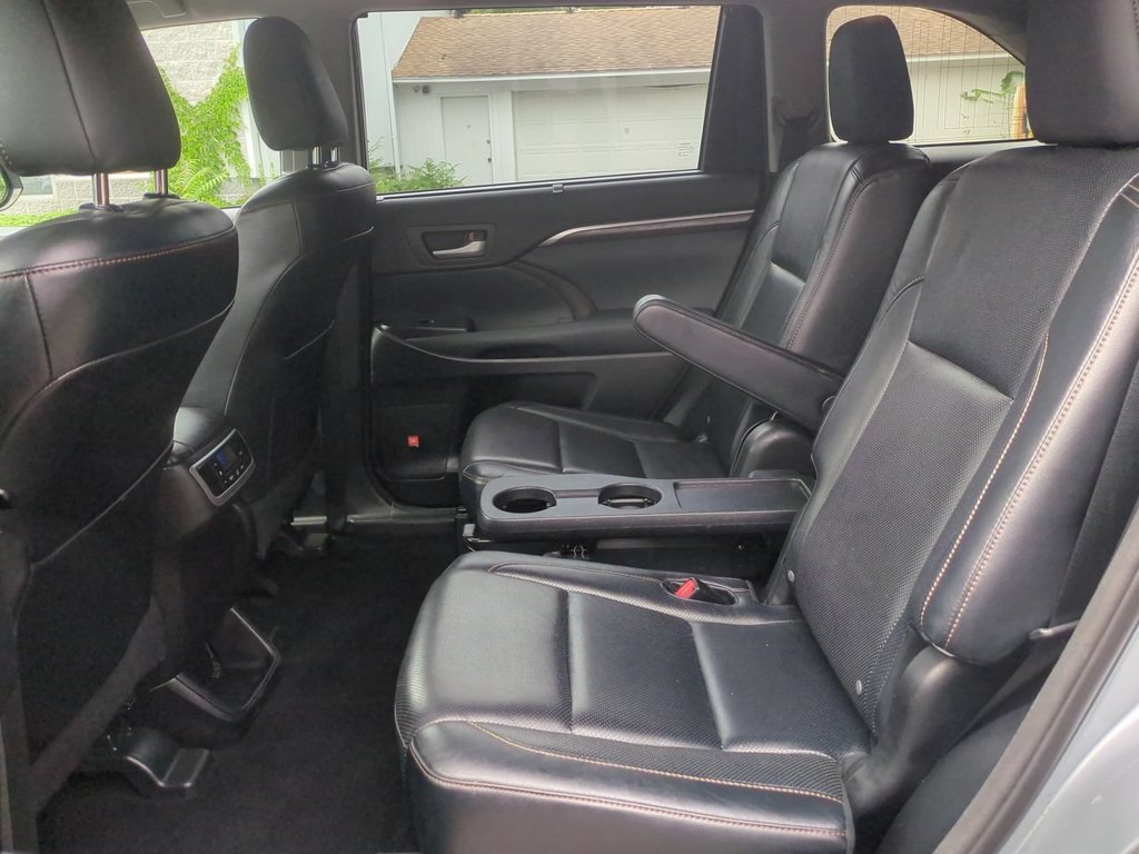 Used 2014 Toyota Highlander Limited AWD/4WD image 25