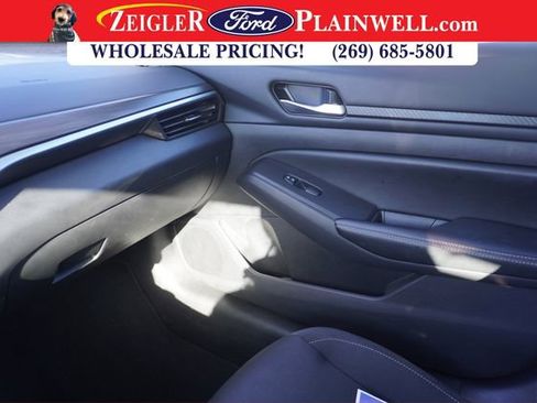 Used 2024 Nissan Altima 2.5 SV image 25