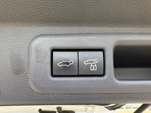 Used 2024 Toyota Sequoia Platinum AWD/4WD image 33