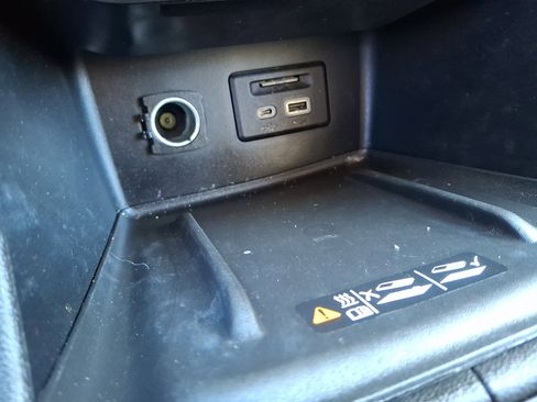 Used 2021 GMC Acadia Denali w/ Denali Technology Package image 23