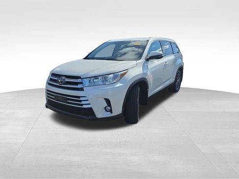 Used 2019 Toyota Highlander XLE image 4