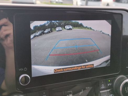 Used 2023 Toyota Highlander XLE AWD/4WD image 22