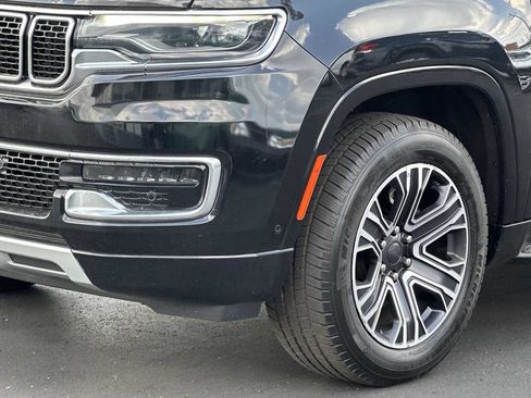 Used 2024 Jeep Wagoneer Series II w/ Flexible Seating Group RWD image 8