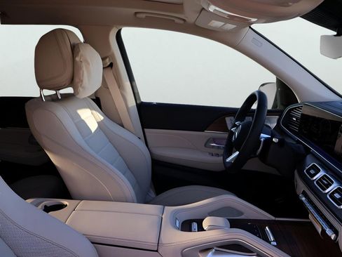 New 2026 Mercedes-Benz GLS 450 4MATIC image 10