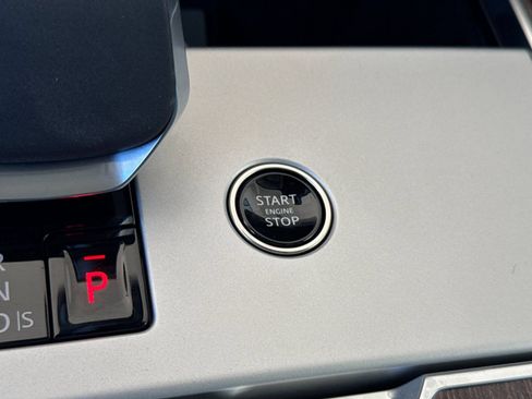 Used 2025 Land Rover Range Rover SE AWD/4WD image 23
