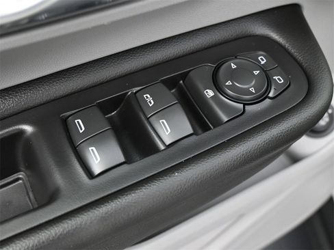 Used 2023 GMC Terrain SLE w/ Driver Convenience Package image 4