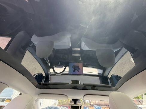 Used 2022 Tesla Model Y Performance AWD/4WD image 21