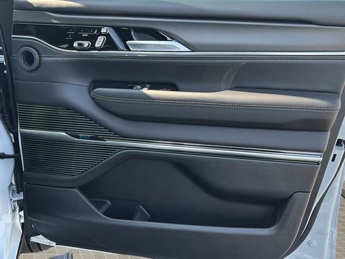 New 2026 Jeep Grand Wagoneer Summit image 37