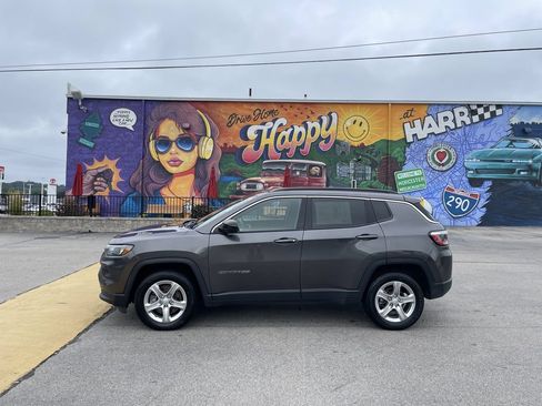 Used 2024 Jeep Compass Latitude AWD/4WD image 2