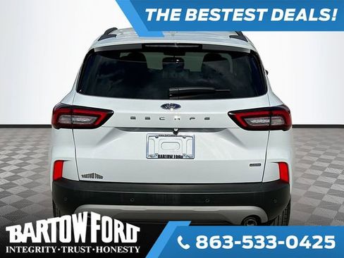 Used 2025 Ford Escape SE image 6