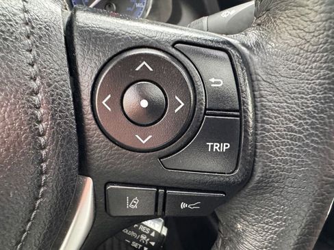 Used 2017 Toyota Corolla SE w/ SE Premium Package image 26