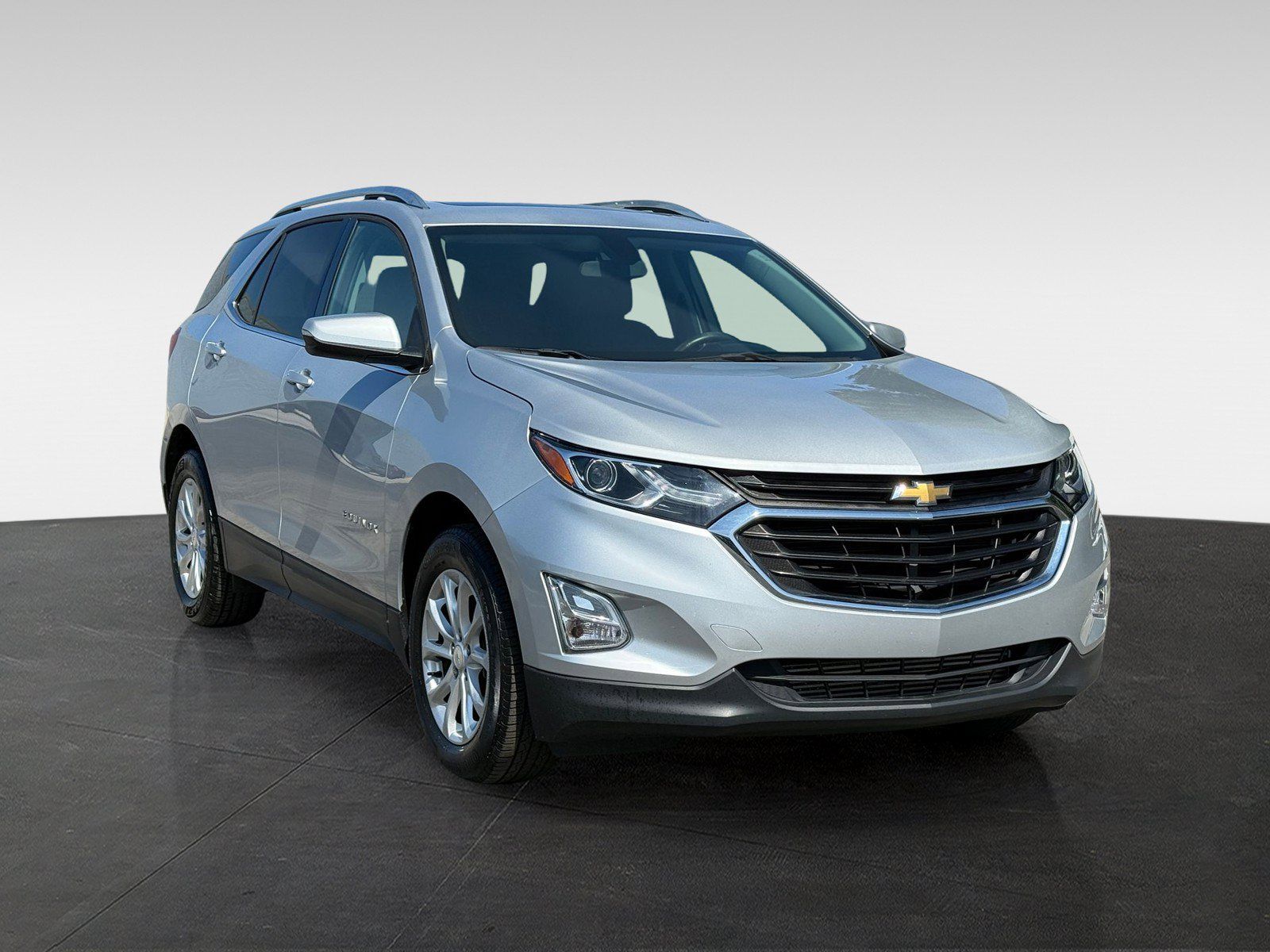 Used 2018 Chevrolet Equinox LT w/ Sun & Infotainment Package FWD image 3