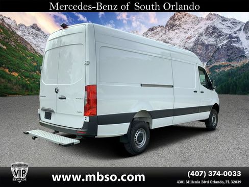 Used 2023 Mercedes-Benz Sprinter 2500 image 2