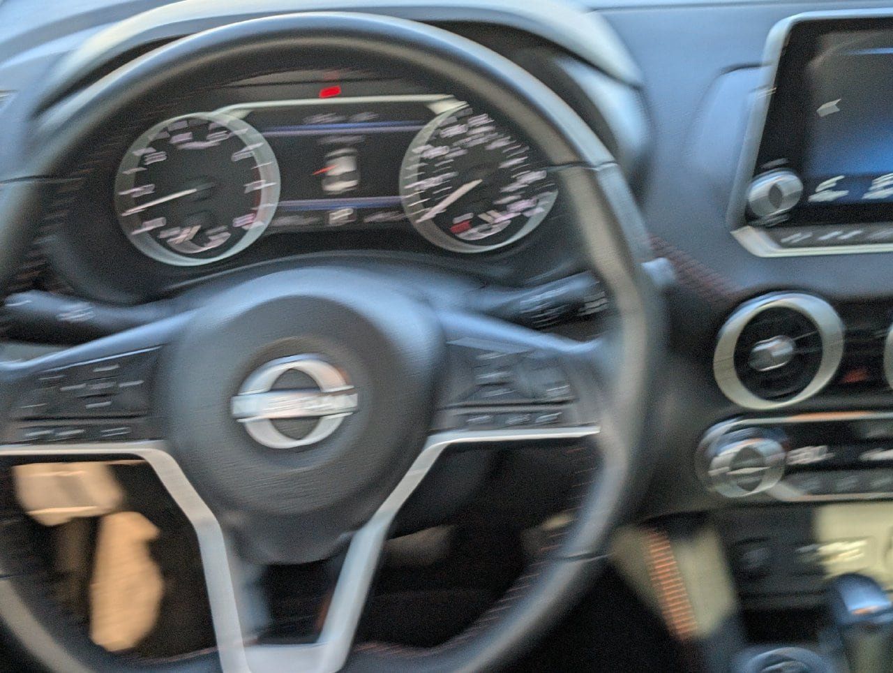 Used 2025 Nissan Sentra SR w/ SR Premium Package FWD image 11