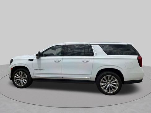 Used 2022 GMC Yukon XL Denali w/ Advanced Technology Package AWD/4WD image 8