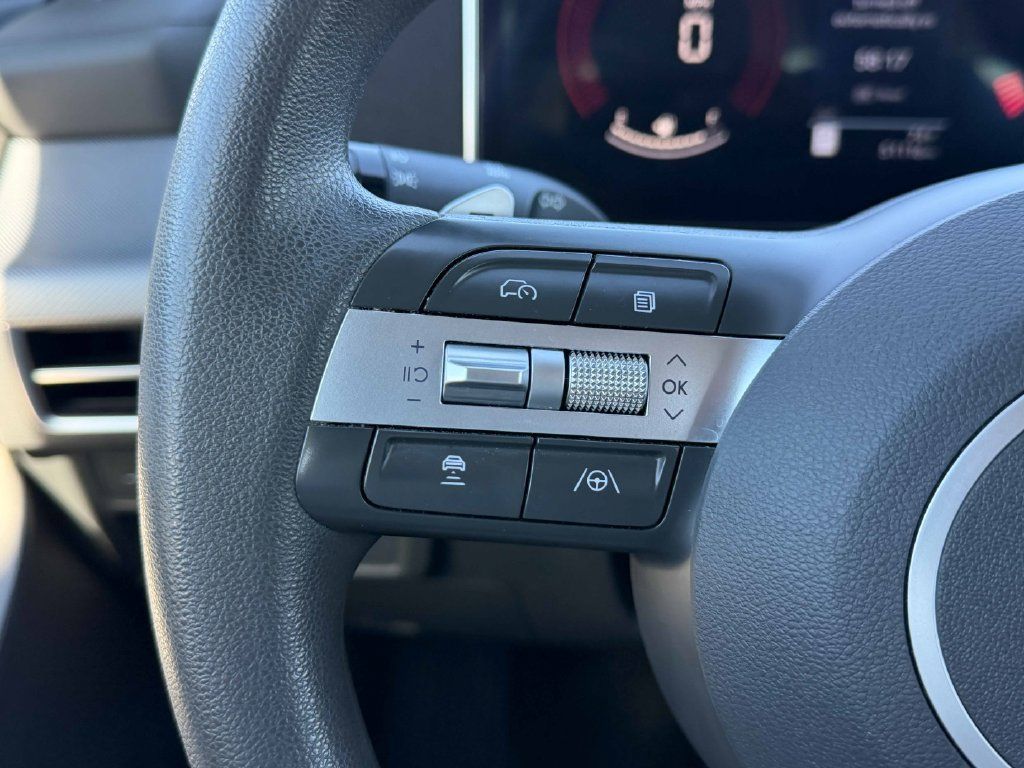 Used 2024 Nissan Altima 2.5 SV FWD image 35