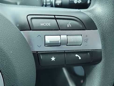 Used 2025 Hyundai Santa Cruz SE FWD image 23