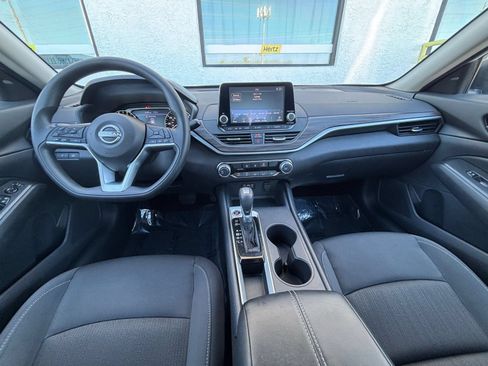 Used 2025 Nissan Altima 2.5 SV FWD image 33