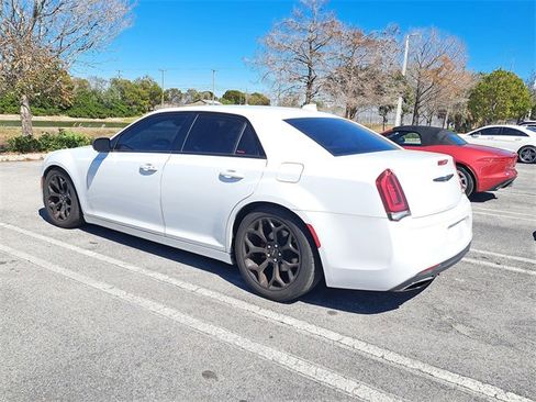Used 2017 Chrysler 300 S image 4