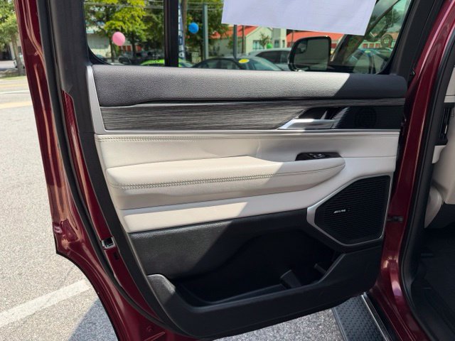 Used 2022 Jeep Wagoneer Series II AWD/4WD image 14