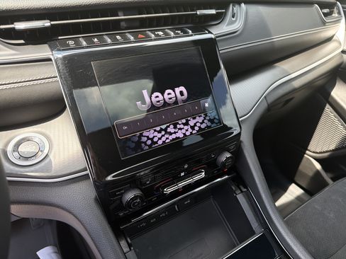Certified 2023 Jeep Grand Cherokee L Laredo AWD/4WD image 20