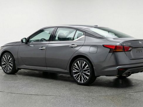 Used 2025 Nissan Altima 2.5 SV image 6