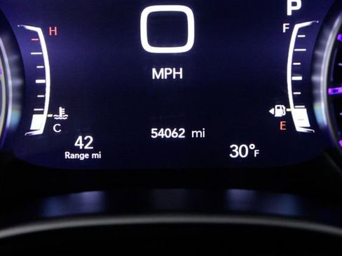 Used 2024 Chrysler Pacifica Touring-L image 28