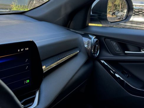 Used 2025 Chevrolet Equinox LT image 29