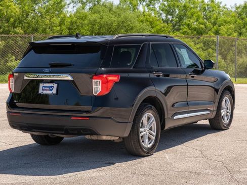 Certified 2024 Ford Explorer XLT RWD image 8