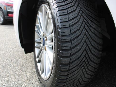 Used 2014 Ford Fusion SE w/ Equipment Group 202A image 17