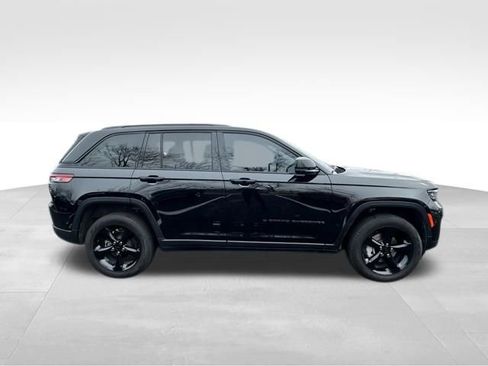 Used 2023 Jeep Grand Cherokee Limited w/ Black Appearance Package image 8