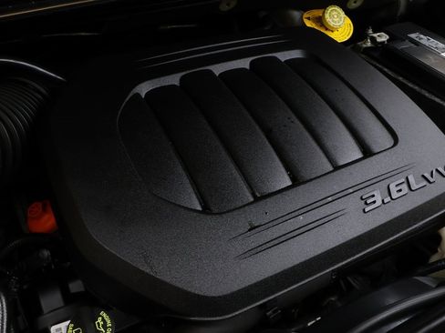 Used 2019 Dodge Grand Caravan SXT image 24