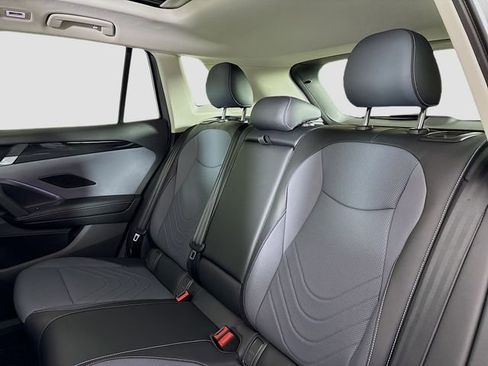 New 2025 Volkswagen Tiguan SE image 24