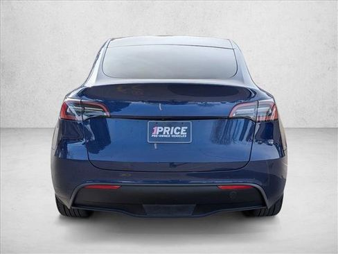 Used 2022 Tesla Model Y Long Range image 6