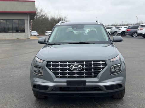 Used 2021 Hyundai Venue SEL FWD image 3