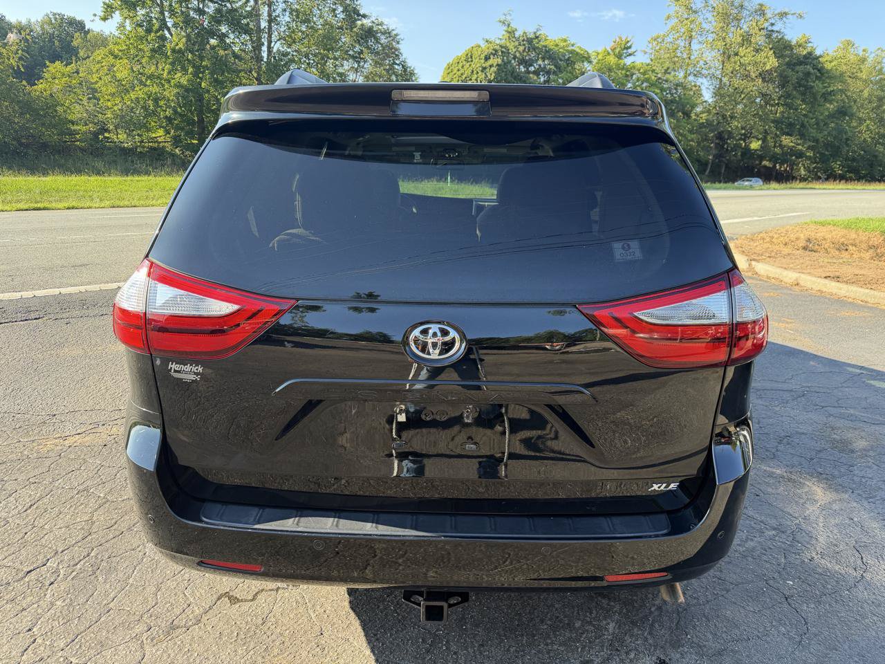 Used 2017 Toyota Sienna XLE w/ XLE Navigation Package FWD image 6