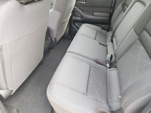 Used 2025 Nissan Frontier SV w/ SV Convenience Package image 32