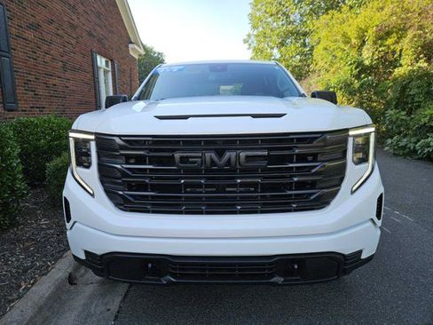 Used 2023 GMC Sierra 1500 Pro w/ Pro Value Package AWD/4WD image 8