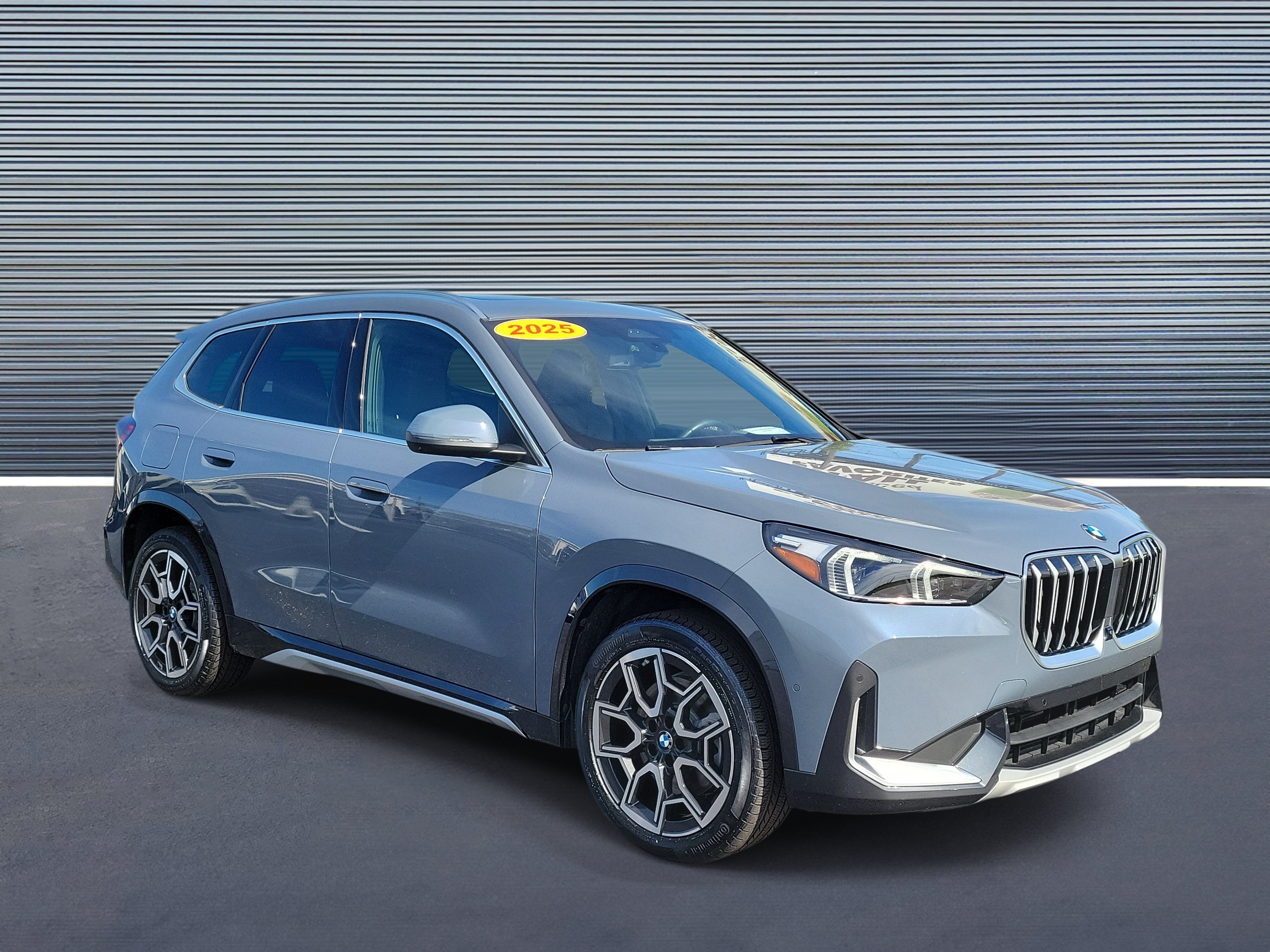 Used 2025 BMW X1 xDrive28i AWD/4WD image 2