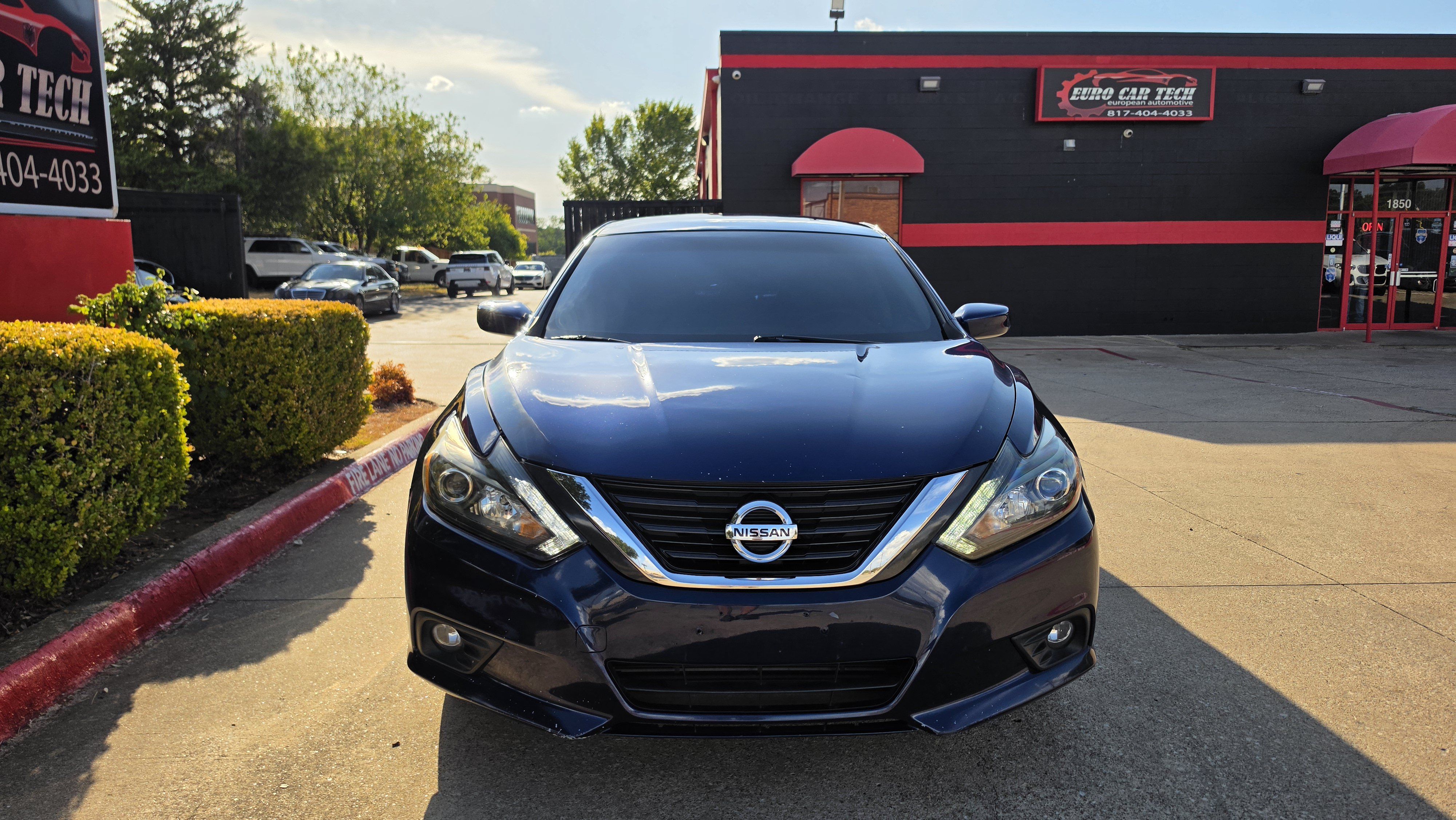 Used 2017 Nissan Altima 2.5 SR w/ LED Appearance Package FWD image 5