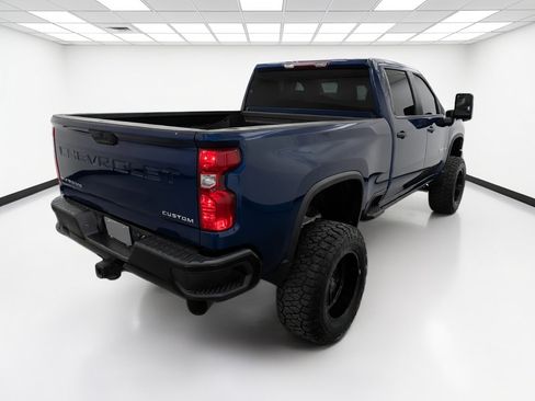 Used 2022 Chevrolet Silverado 2500 Custom w/ Custom Value Package AWD/4WD image 4