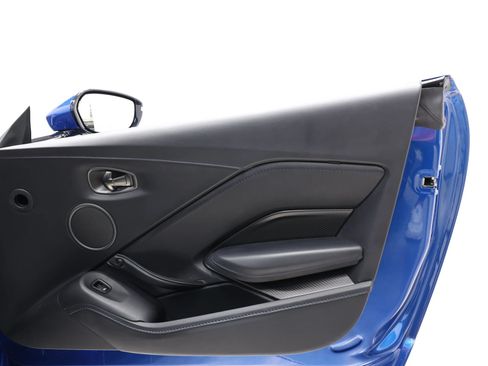 Used 2023 Aston Martin V8 Vantage Roadster RWD image 57