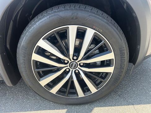 Certified 2024 Nissan Pathfinder Platinum AWD/4WD image 12