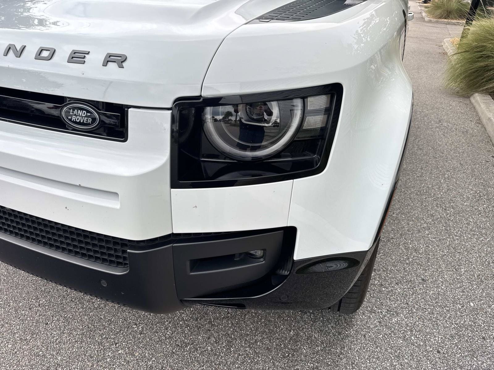 Certified 2026 Land Rover Defender 110 X-Dynamic SE AWD/4WD image 9