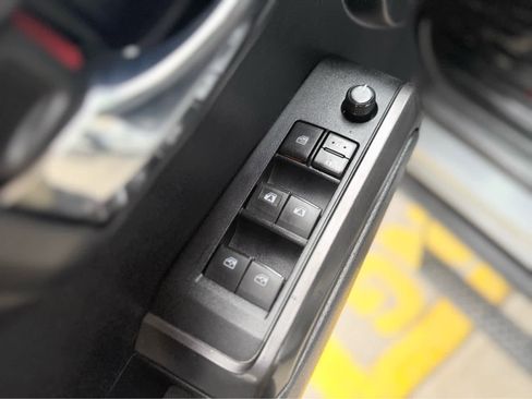 Used 2019 Toyota Tacoma TRD Off-Road image 14